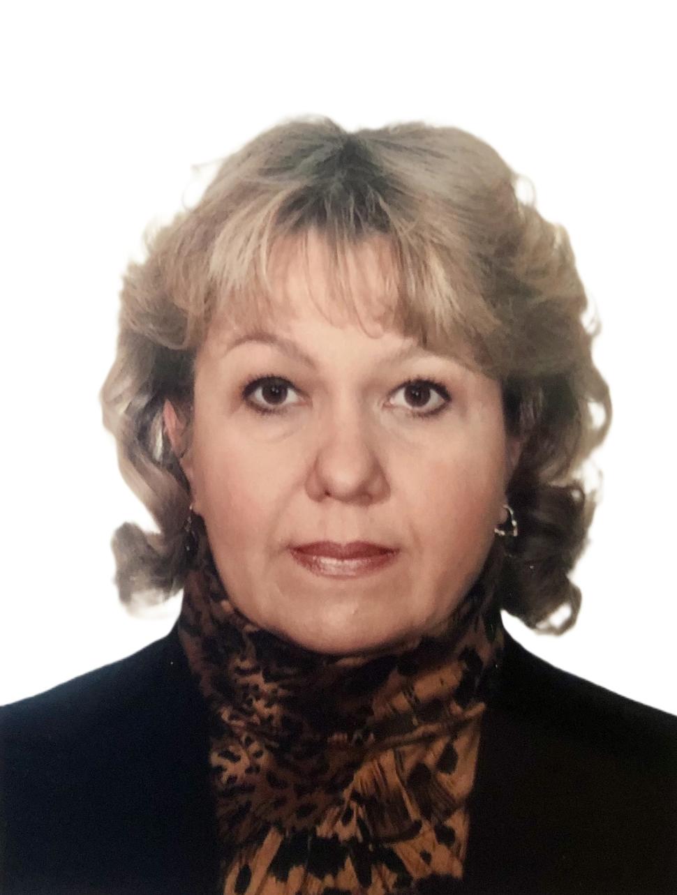Headshot of Dr. Nina Lukinova