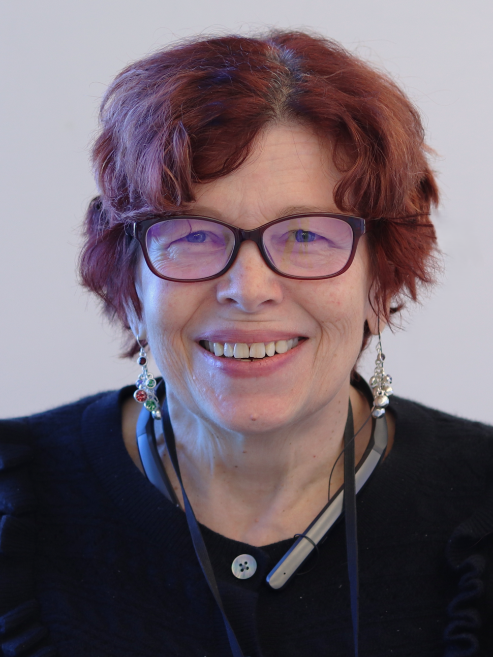 Headshot of Lyndsay Harris