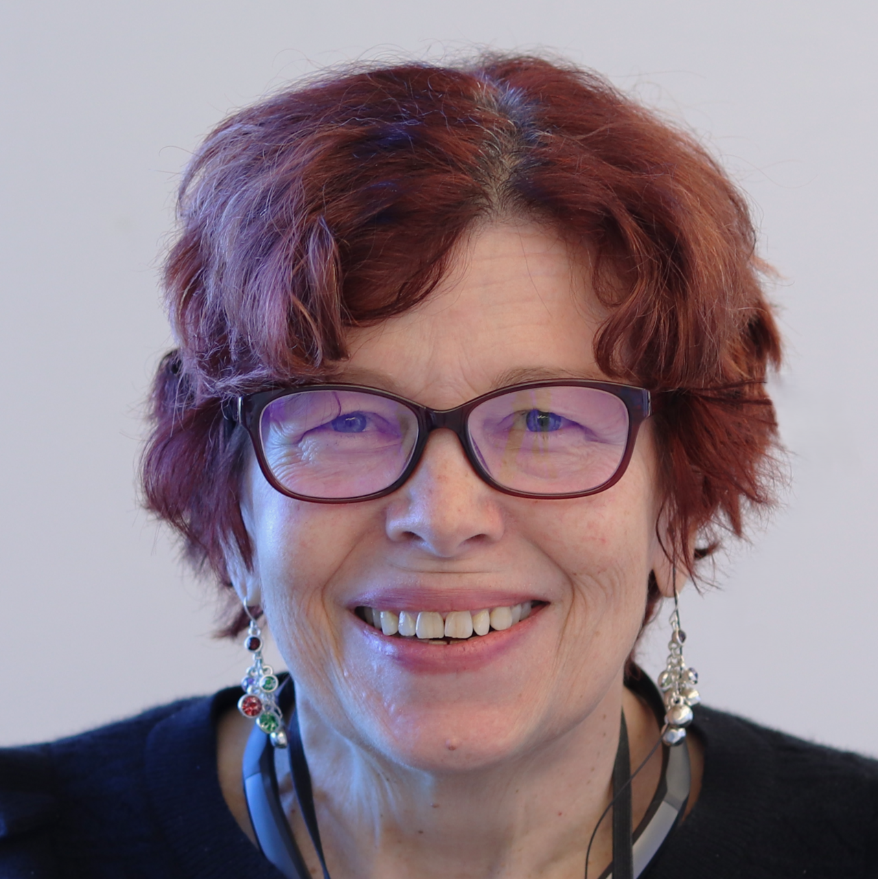 Headshot of Lyndsay Harris
